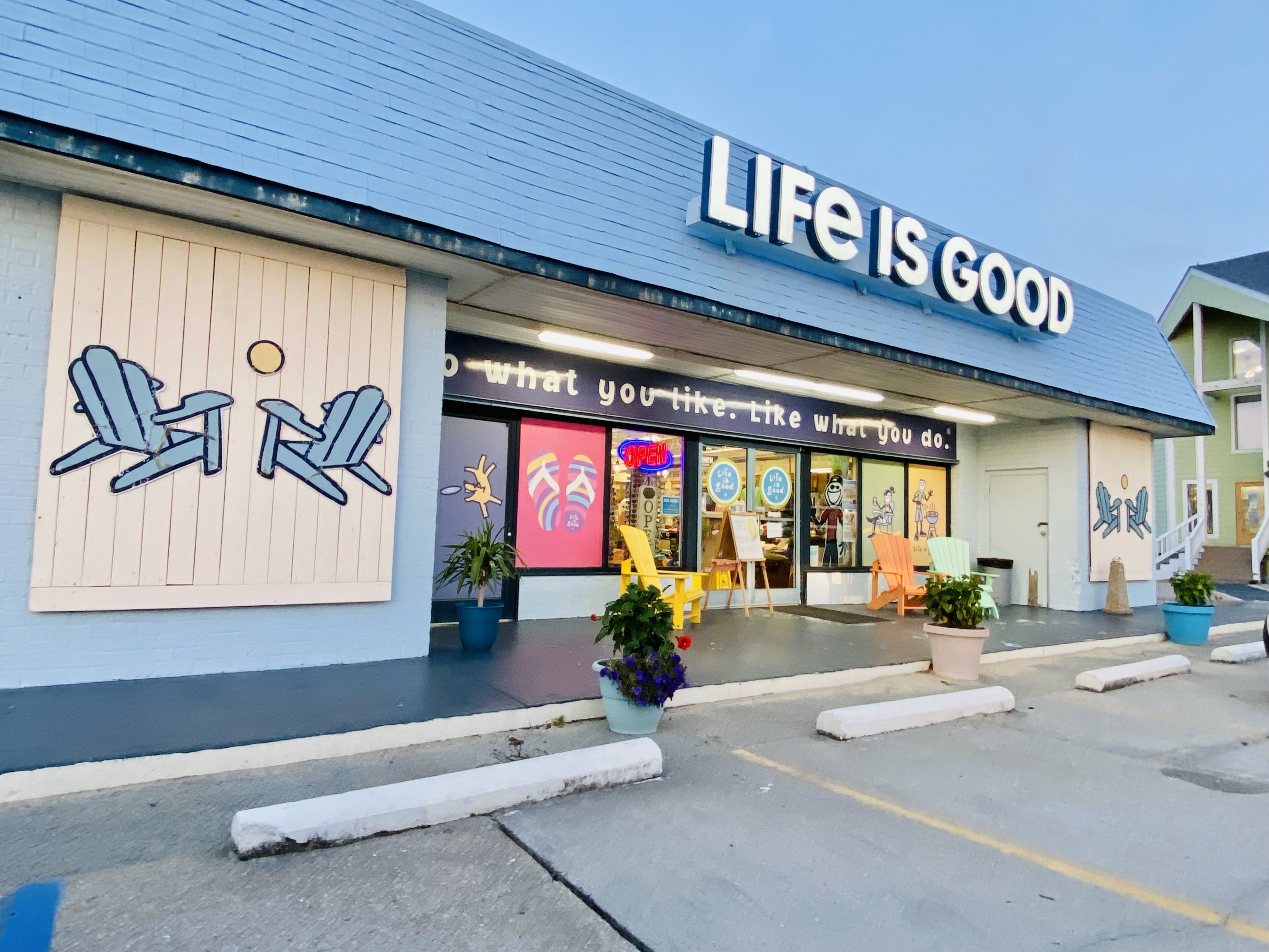 outside of the Life is Good store in Nags Head NC